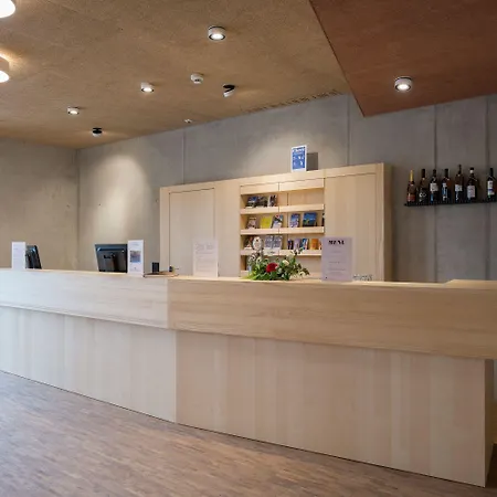 Gstaad Youth * 자넨